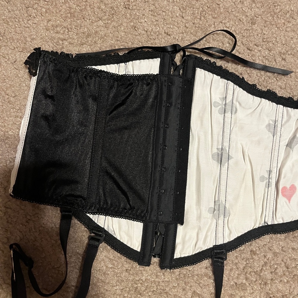 Heavy Red Alice Card Suits Waist Cincher Hearts, Spades, Diamonds - Picture 10 of 13